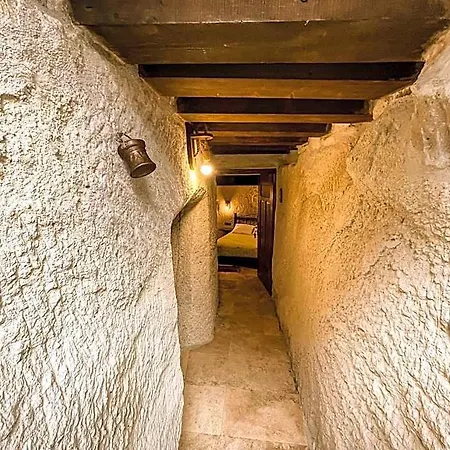 Отель Takunya Cave *