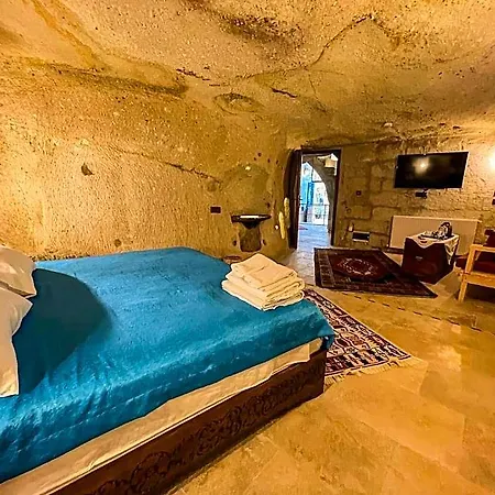 Takunya Cave Невшехир