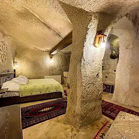 Takunya Cave Невшехир