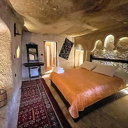 Takunya Cave