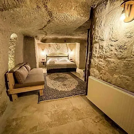 Takunya Cave Невшехир